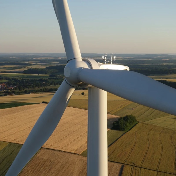 Small-scale wind turbine